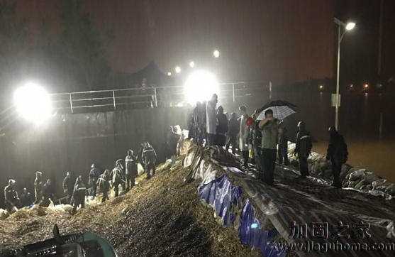 加固加高，湖南芙蓉區(qū)緊急處理圭塘河鋼便橋