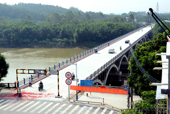 合山大橋正式通車